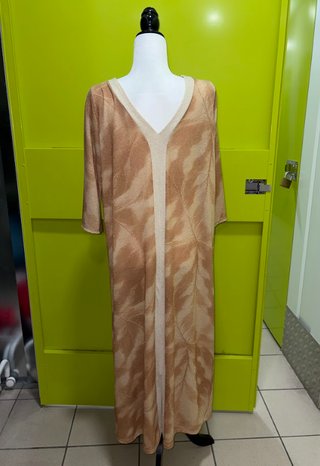 Vestido largo beige con brillos