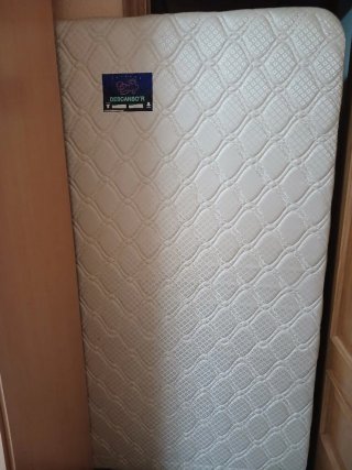 Base tapizada con patas de matrimonio i roscadas