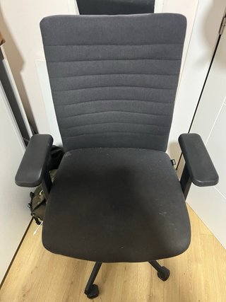 Silla de oficina ergonómica negra