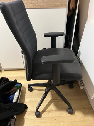 Silla de oficina ergonómica negra