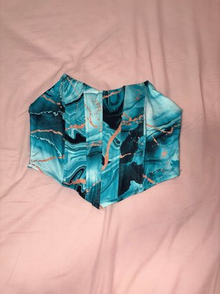 Top estilo corsé con estampado mármol