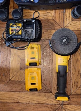 Radial Dewalt + Baterías y Cargador