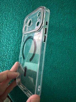Funda gruesa y transparente con botones en Negro