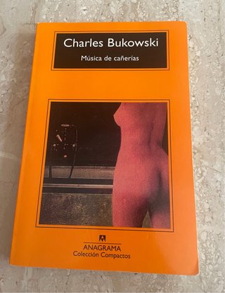 Colección de libros de Charles Bukowski.