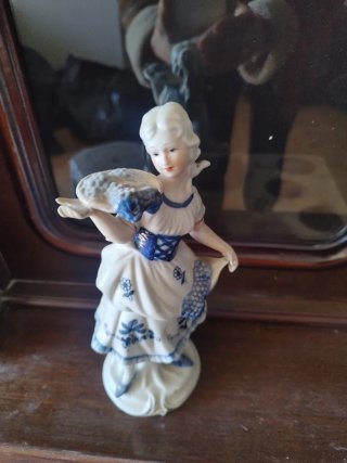 Figuras de porcelana mujer y niña