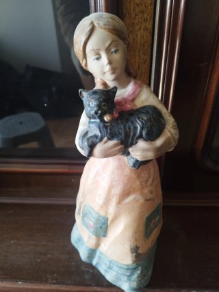 Figuras de porcelana mujer y niña