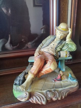 Figuras de porcelana mujer y niña