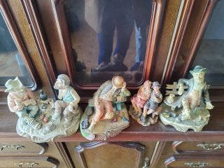 Figuras de porcelana mujer y niña