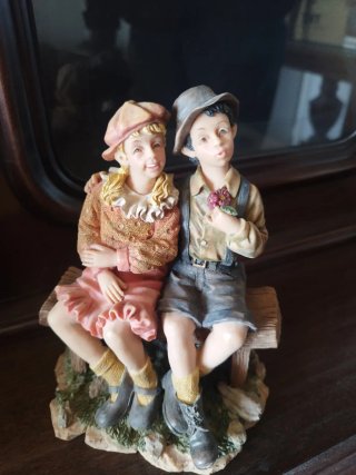 Figuras de porcelana mujer y niña