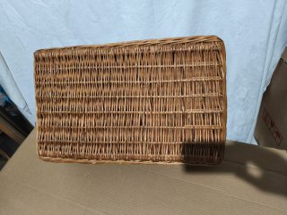 Cesta de mimbre antigua