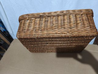 Cesta de mimbre antigua