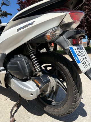 Honda PCX 125cc Scooter 2011