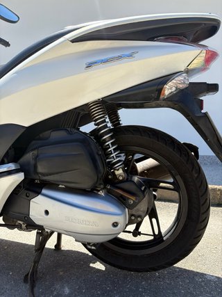Honda PCX 125cc Scooter 2011
