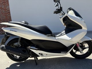 Honda PCX 125cc Scooter 2011