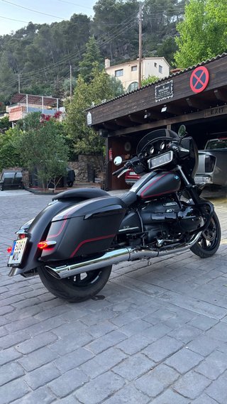 BMW R18 B Bagger Negra