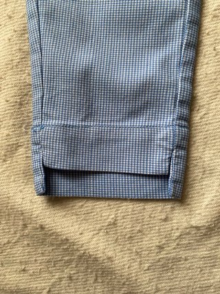 Pantalones pitillo azul y blanco