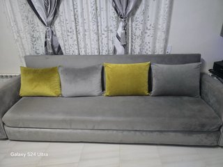 Sofá Gris y Amarillo