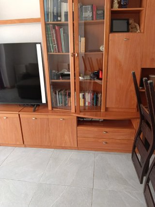 Mueble de salón madera y cristal