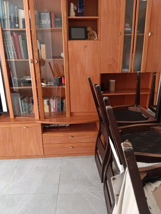 Mueble de salón madera y cristal