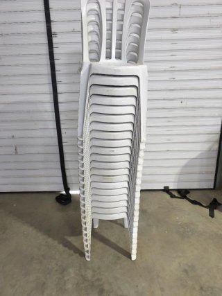 20 Sillas de plástico apilables blancas