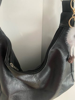 Bolso hobo de cuero sintético negro