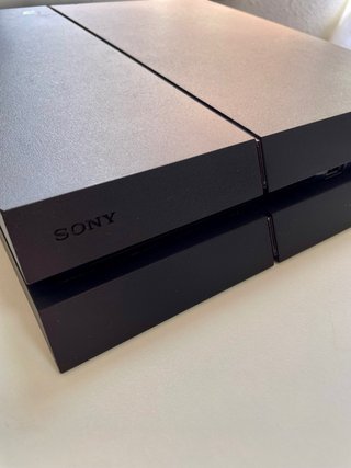 PS4 1TB + Controller + 3 Giochi