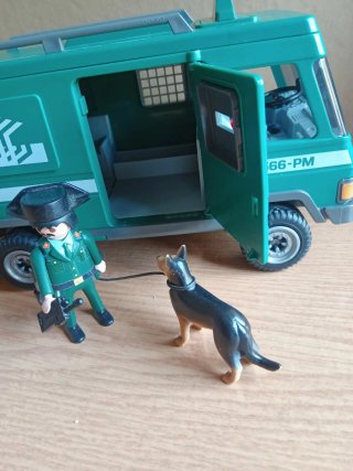 Playmobil  Guardia Civil con perro y furgón