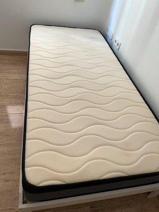 Base de cama individual metálica y madera