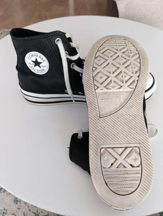 Converse Piel Negras Talla 37. 22.5 cm