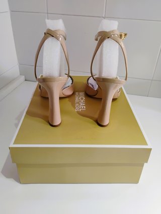 MICHAEL CORS Sandalia Rosie de Charol Estrenar T40