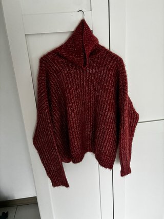 Maglione collo alto rosso e bianco