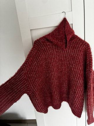 Maglione collo alto rosso e bianco