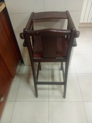 Trona de madera para restaurar