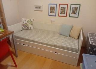 Cama de madera maciza
