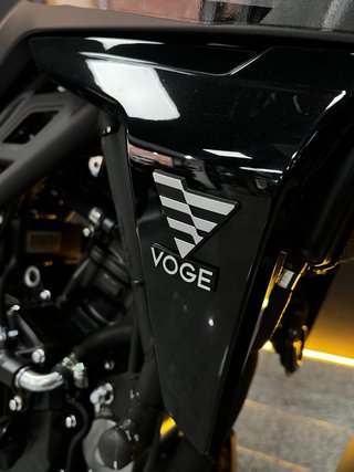 VOGE 125R Negra