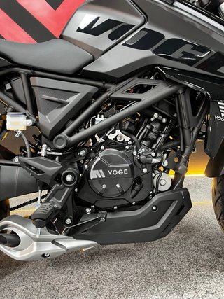 VOGE 125R Negra
