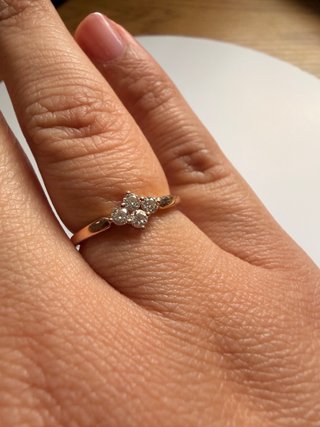 Anillo Suárez Idalia · Oro rosa 18K · 4 diamantes
