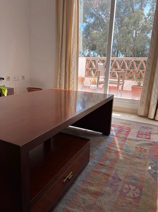 Mesa baja de salón de madera