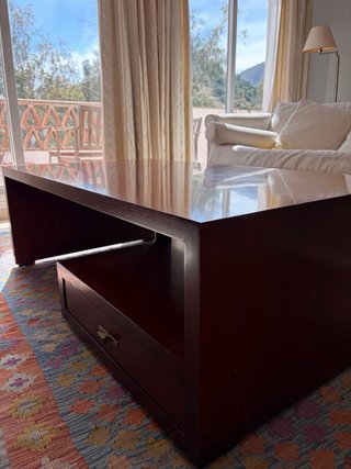 Mesa baja de salón de madera