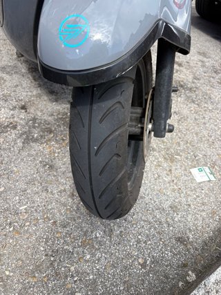 Moto Scooter Negra y Gris