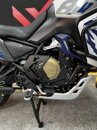 VOGE DS800 RALLY Blanca y azul