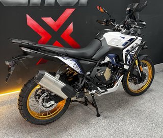 VOGE DS800 RALLY Blanca y azul