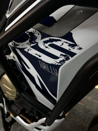 VOGE DS800 RALLY Blanca y azul