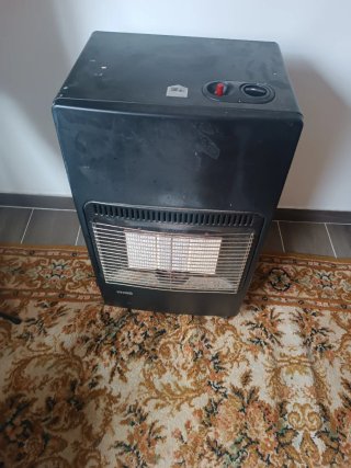 Mueble sofá y otros. Se regalan por cambio piso