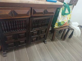 Mueble sofá y otros. Se regalan por cambio piso