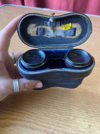 Prismáticos antiguos con funda