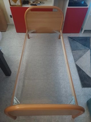 Struttura letto singolo in legno