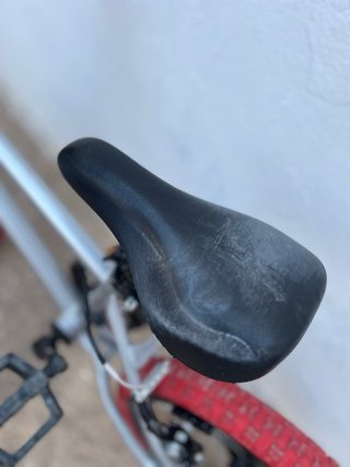 Bicicleta BMX infantil roja