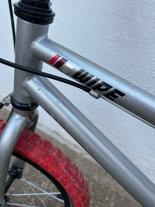 Bicicleta BMX infantil roja