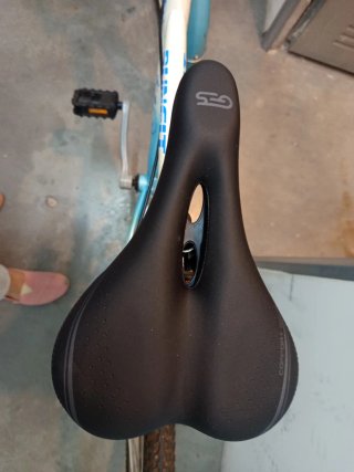 Bicicleta azul con cesta